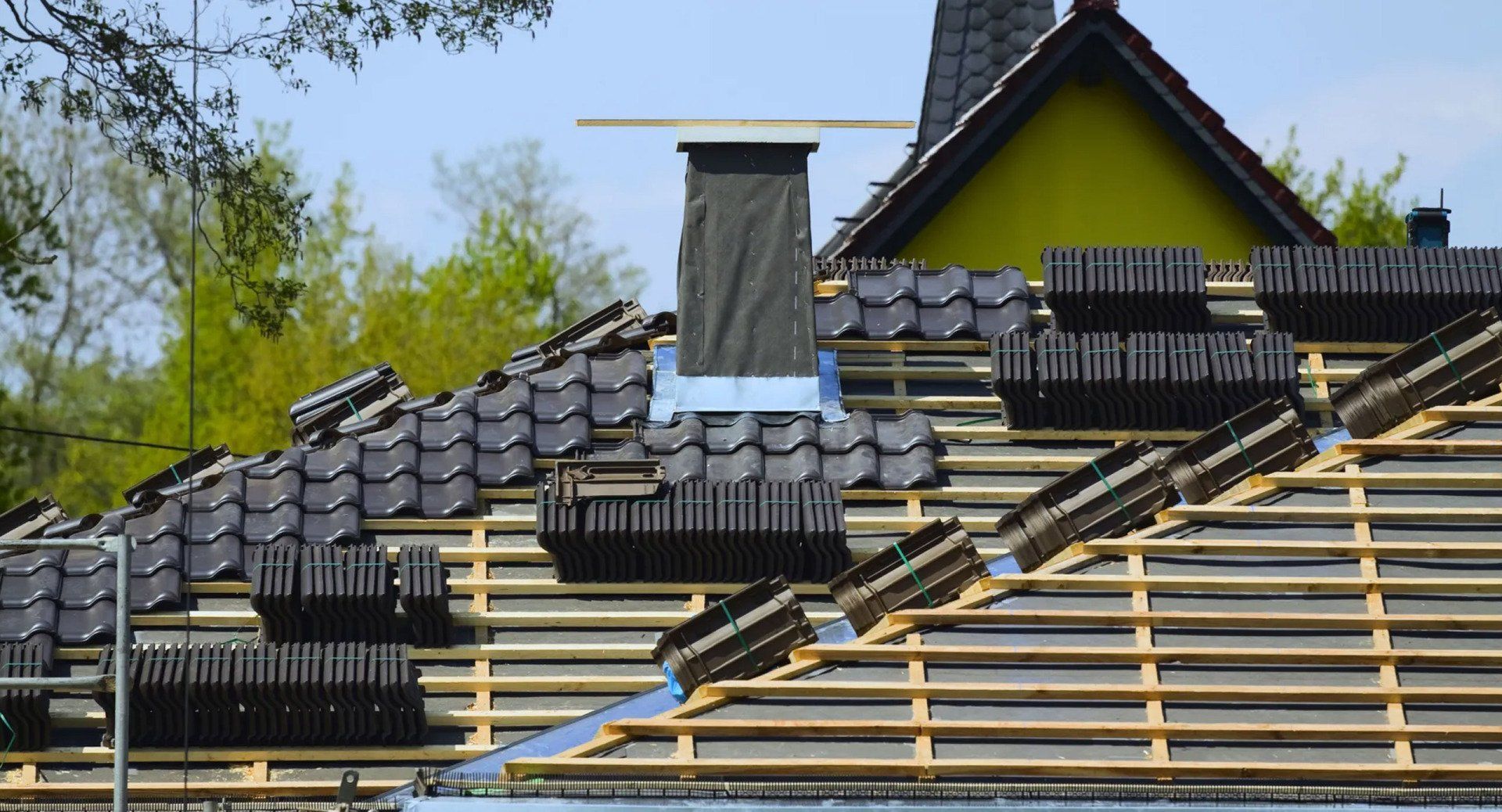 Beautiful residential home with a new architectural shingle roof installed by Life Style Roofing in southern Georgia